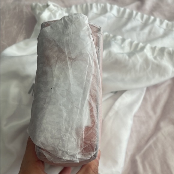 New Michael Kors small bag. I have even open the wrapping papers. - Picture 5 of 8